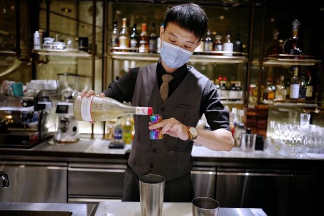 广州一个人去哪里玩酒吧比较好，广州年轻人去的酒吧（广州新酒吧喝一喝吧）