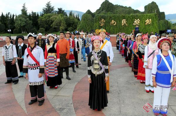 云南民族村中的欢歌，云南民族村推出“欢歌迎国庆·相逢阔时节”活动