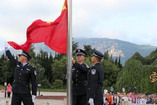 云南民族村中的欢歌，云南民族村推出“欢歌迎国庆·相逢阔时节”活动