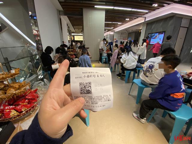 海底捞晚市几点开始排号，海底捞晚市几点开始叫号（红星新闻记者实测可插队）