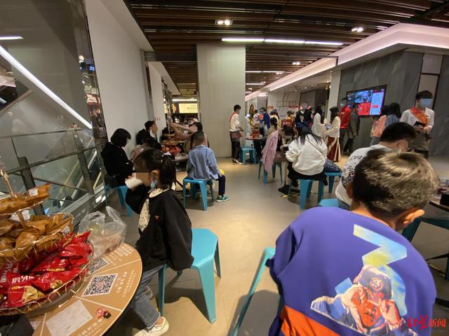 海底捞晚市几点开始排号，海底捞晚市几点开始叫号（红星新闻记者实测可插队）
