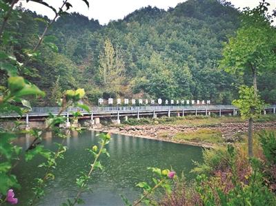 清泉石上流的上一句，清泉石上流的上一句是什么（山间明月照 清泉石上流）