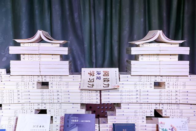 地球猫猫教是什么意思，地球猫猫教是什么玩意（外国名著的阅读新维度）