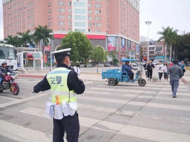 警察蜀黍怎么读，警察为什么叫蜀黍（你知道他是哪种蜀黍吗）
