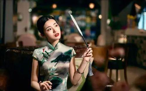 青青园中青青朝露待日晞晞网名，青青园中青青朝露待日晞晞微信昵称（悦读隆昌 ， 出水芙蓉旗韵秀）