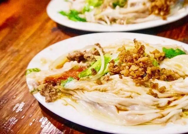 潮汕肠粉小吃介绍，在潮汕，有一百种方式炊肠粉
