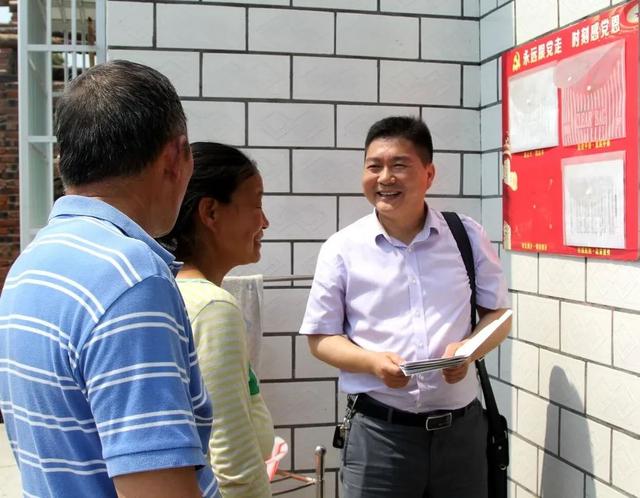 禾加一笔是什么字，禾字加一笔是什么字（乡村变美、群众变富...看）