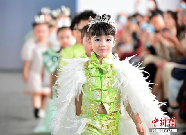 深圳时装周上演童装秀，春季童装秀（深圳时装周童装礼服专场发布）