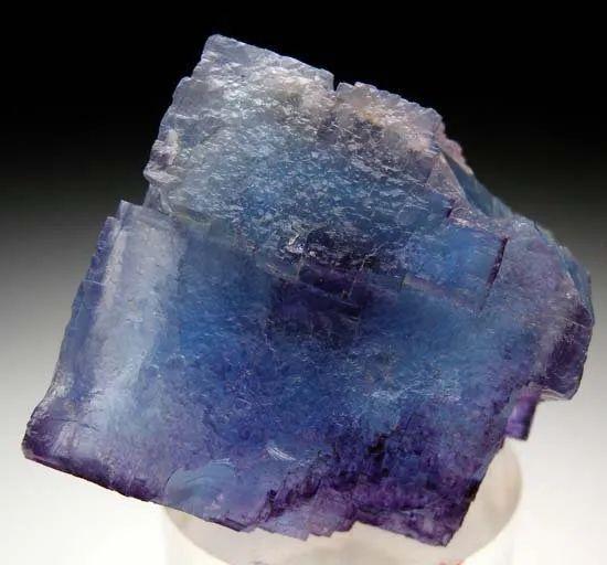 蓝磷灰水晶的功效和作用，蓝水晶的功效与作用（矿物硬度大比拼？你强任你强）