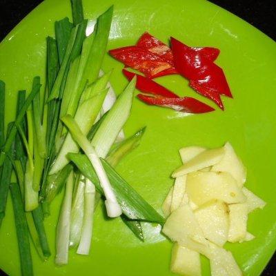 红烧鱼头的做法，红烧鱼头的做法 最正宗的做法窍门（#下饭红烧菜#红烧鱼头）