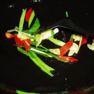 红烧鱼头的做法，红烧鱼头的做法 最正宗的做法窍门（#下饭红烧菜#红烧鱼头）