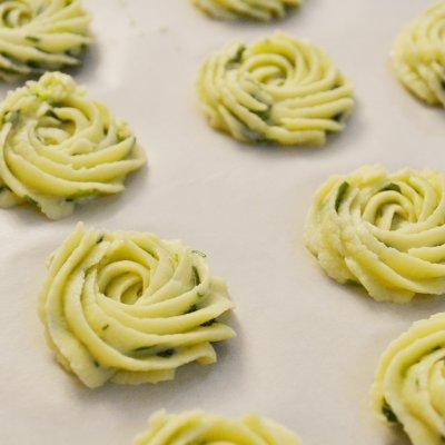 葱香曲奇饼的做法，香葱咸曲奇饼干的做法（学会这道简单又好吃的葱香咸口曲奇）