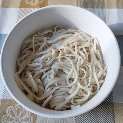 西红柿鸡蛋汤面条，番茄鸡蛋汤面的做法（懒人必备这道番茄鸡蛋面）