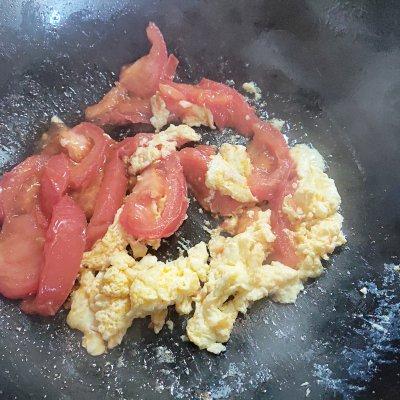 西红柿鸡蛋汤面条，番茄鸡蛋汤面的做法（懒人必备这道番茄鸡蛋面）