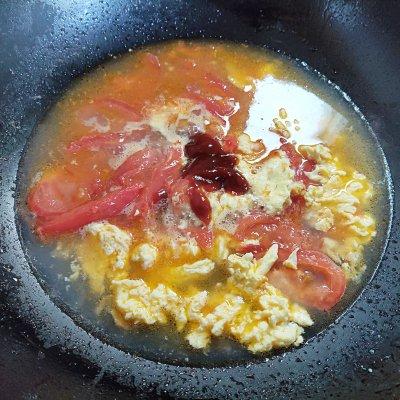 西红柿鸡蛋汤面条，番茄鸡蛋汤面的做法（懒人必备这道番茄鸡蛋面）