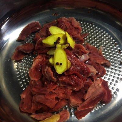 五香毛牛肉的做法，#追剧小零食#小白也能做的五香牦牛肉干