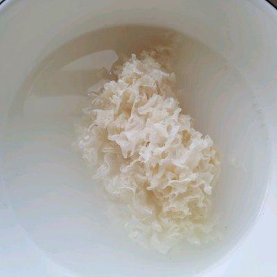 梨汤怎么熬，如何熬制梨水（润肺雪梨汤）