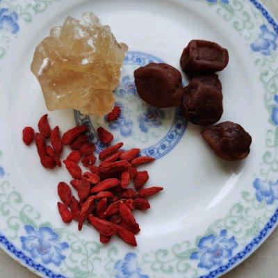 梨汤怎么熬，如何熬制梨水（润肺雪梨汤）