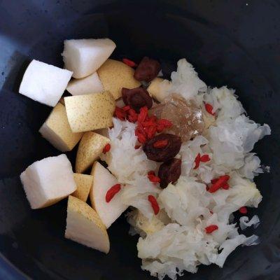 梨汤怎么熬，如何熬制梨水（润肺雪梨汤）