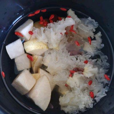 梨汤怎么熬，如何熬制梨水（润肺雪梨汤）