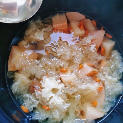 梨汤怎么熬，如何熬制梨水（润肺雪梨汤）