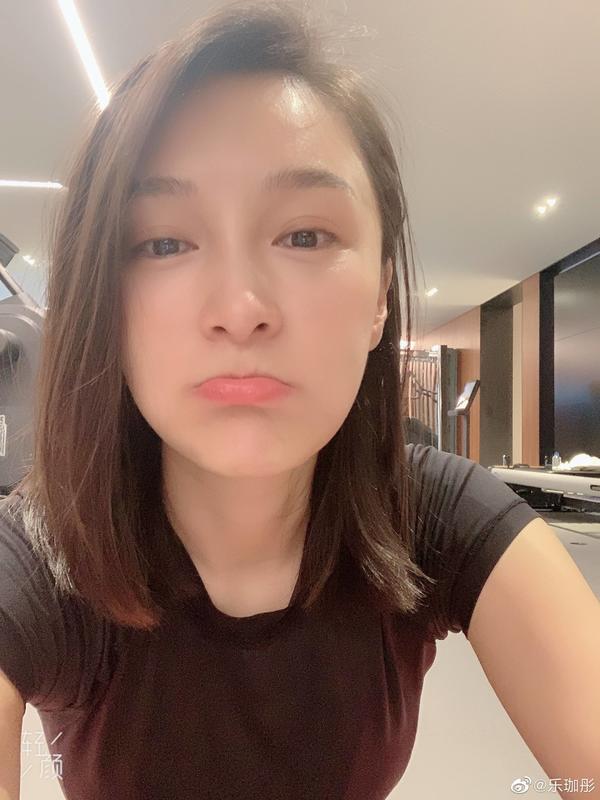 还记得《情深深雨蒙蒙》的陆梦萍吗?她嫁豪门退圈了?