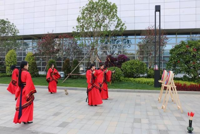 毽球分为两个种类，进行一场民间体育运动会吧~~