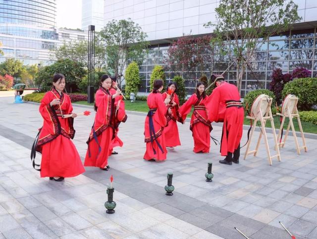 毽球分为两个种类，进行一场民间体育运动会吧~~