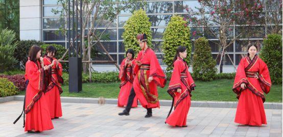 毽球分为两个种类，进行一场民间体育运动会吧~~