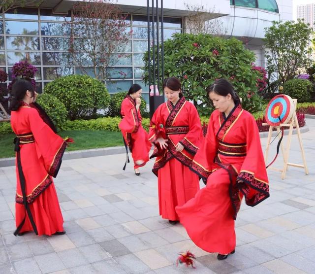 毽球分为两个种类，进行一场民间体育运动会吧~~