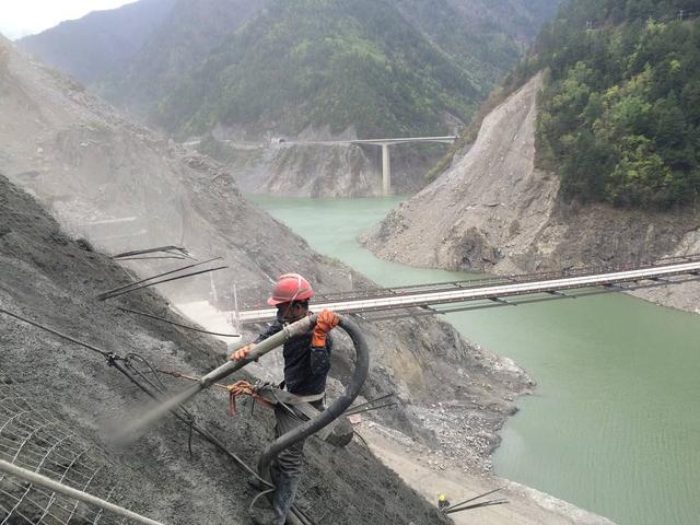 狮子坪隧道有多长，狮子坪隧道有多长距离（汶马高速狮子坪隧道贯通）