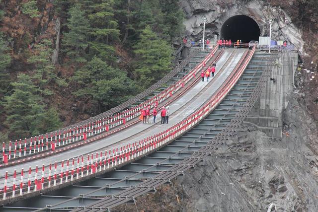 狮子坪隧道有多长，狮子坪隧道有多长距离（汶马高速狮子坪隧道贯通）