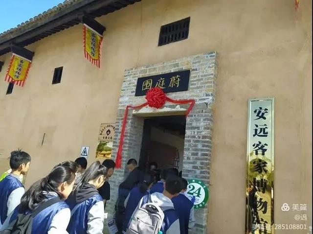 参观客家围屋，会昌中学学子走进安远东生围