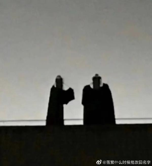 个性使用手机QQ照片墙，qq照片墙照片唯美图片（网友：哈哈哈哈笑到肚子疼）