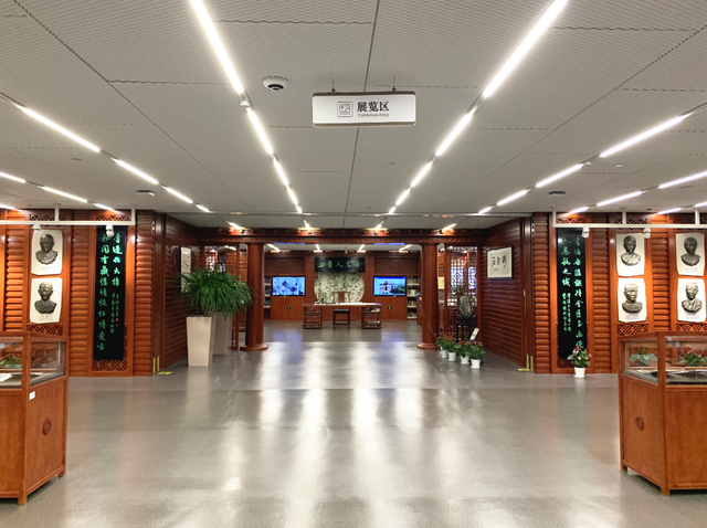 华东理工大学图书馆，华东理工大学图书馆对外开放吗（“云游”沪上37所高校图书馆）