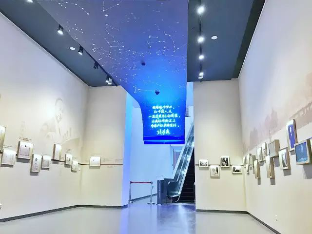 华东理工大学图书馆，华东理工大学图书馆对外开放吗（“云游”沪上37所高校图书馆）