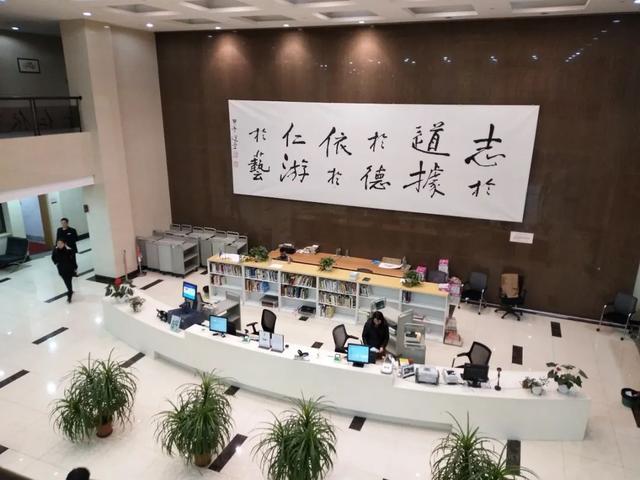 华东理工大学图书馆，华东理工大学图书馆对外开放吗（“云游”沪上37所高校图书馆）