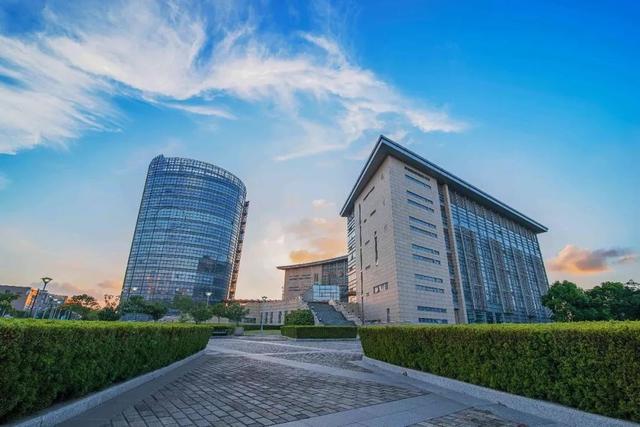 华东理工大学图书馆,华东理工大学图书馆对外开放吗("云游"沪上37所