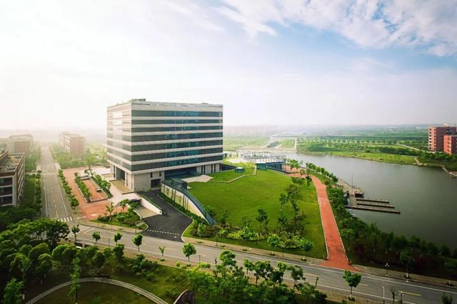 华东理工大学图书馆，华东理工大学图书馆对外开放吗（“云游”沪上37所高校图书馆）