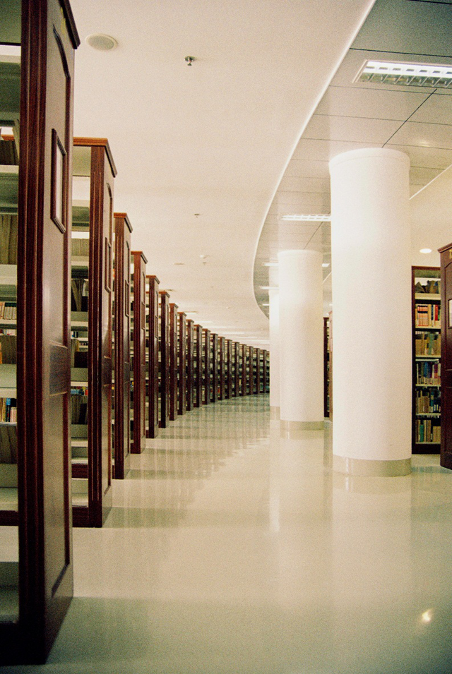 华东理工大学图书馆，华东理工大学图书馆对外开放吗（“云游”沪上37所高校图书馆）