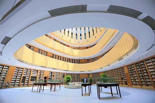 华东理工大学图书馆，华东理工大学图书馆对外开放吗（“云游”沪上37所高校图书馆）