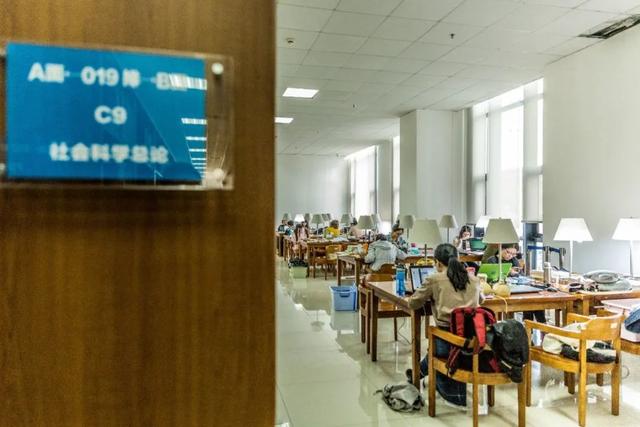 华东理工大学图书馆，华东理工大学图书馆对外开放吗（“云游”沪上37所高校图书馆）