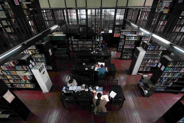 华东理工大学图书馆，华东理工大学图书馆对外开放吗（“云游”沪上37所高校图书馆）