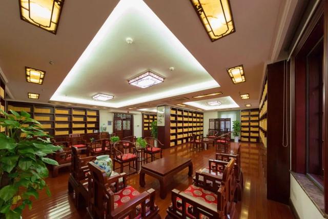 华东理工大学图书馆，华东理工大学图书馆对外开放吗（“云游”沪上37所高校图书馆）