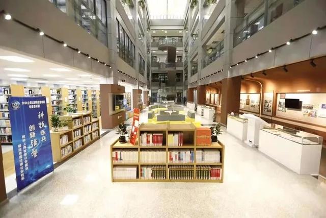 华东理工大学图书馆，华东理工大学图书馆对外开放吗（“云游”沪上37所高校图书馆）