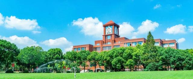 华东理工大学图书馆，华东理工大学图书馆对外开放吗（“云游”沪上37所高校图书馆）