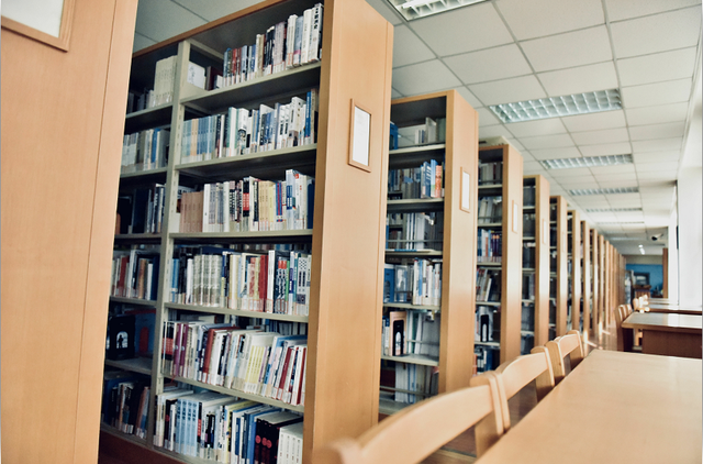 华东理工大学图书馆，华东理工大学图书馆对外开放吗（“云游”沪上37所高校图书馆）