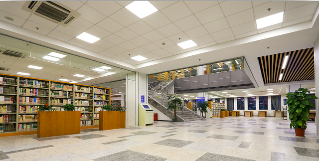 华东理工大学图书馆，华东理工大学图书馆对外开放吗（“云游”沪上37所高校图书馆）