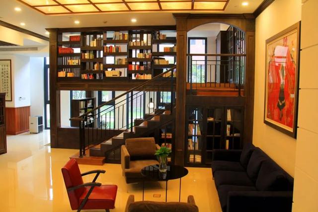 华东理工大学图书馆，华东理工大学图书馆对外开放吗（“云游”沪上37所高校图书馆）