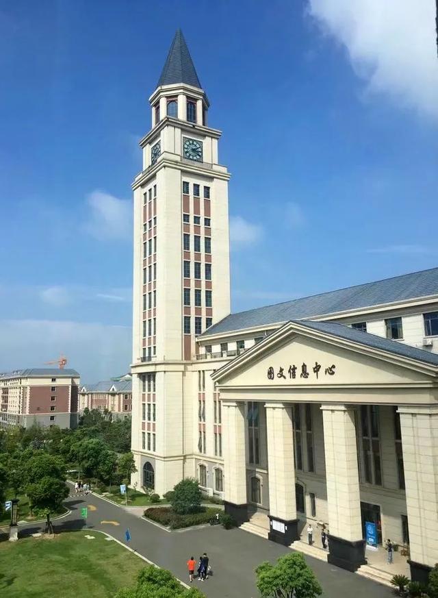 华东理工大学图书馆，华东理工大学图书馆对外开放吗（“云游”沪上37所高校图书馆）